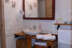 Bano-bajo-1-Villa-Huerta